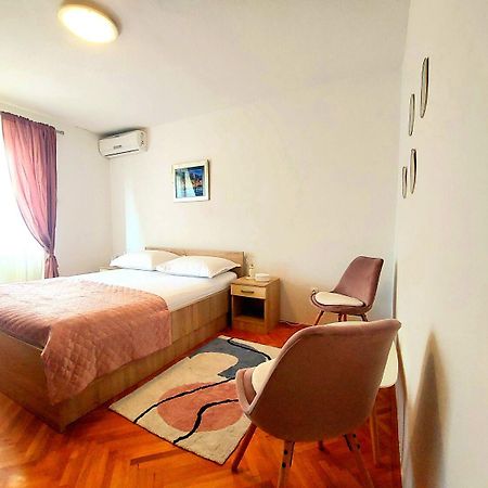 Apartment Fila - Large & Close To The Beach Makarska Exterior photo